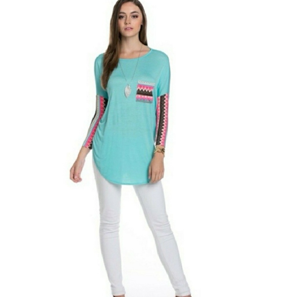 🎉HP Sporty Chic 🎉 Aztec Print Pocket Tunic